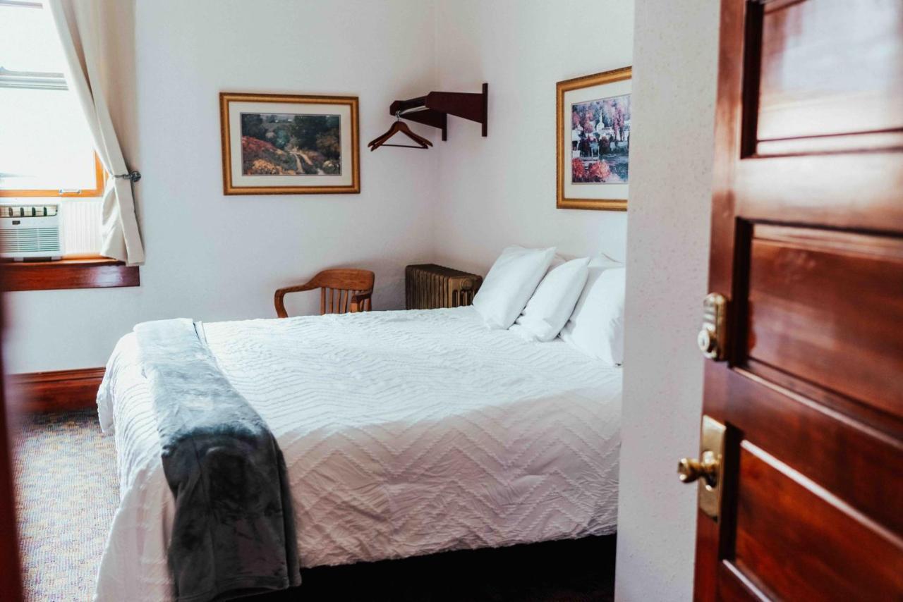 Town Hall Inn Lead 외부 사진