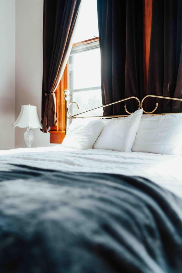 Town Hall Inn Lead 외부 사진