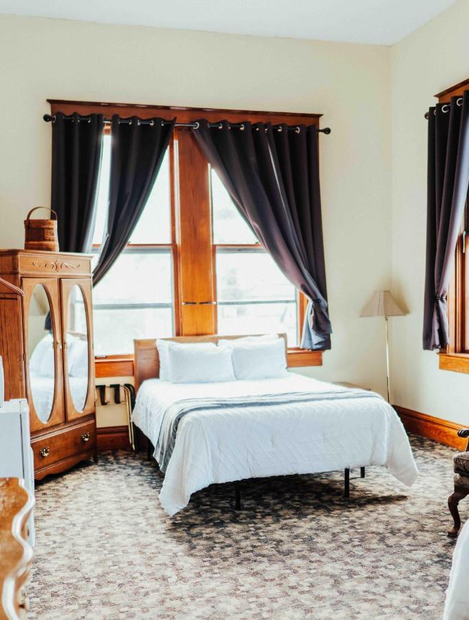 Town Hall Inn Lead 외부 사진
