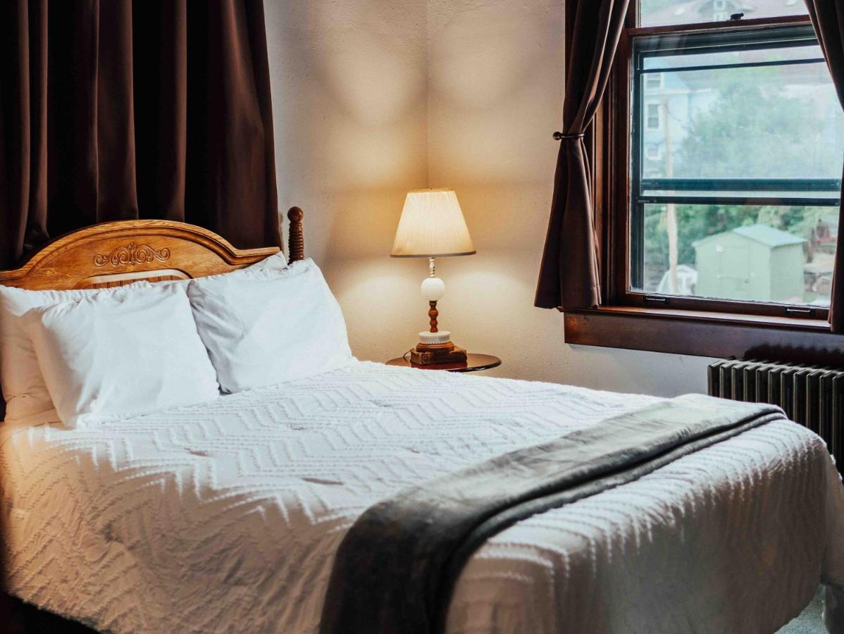 Town Hall Inn Lead 외부 사진
