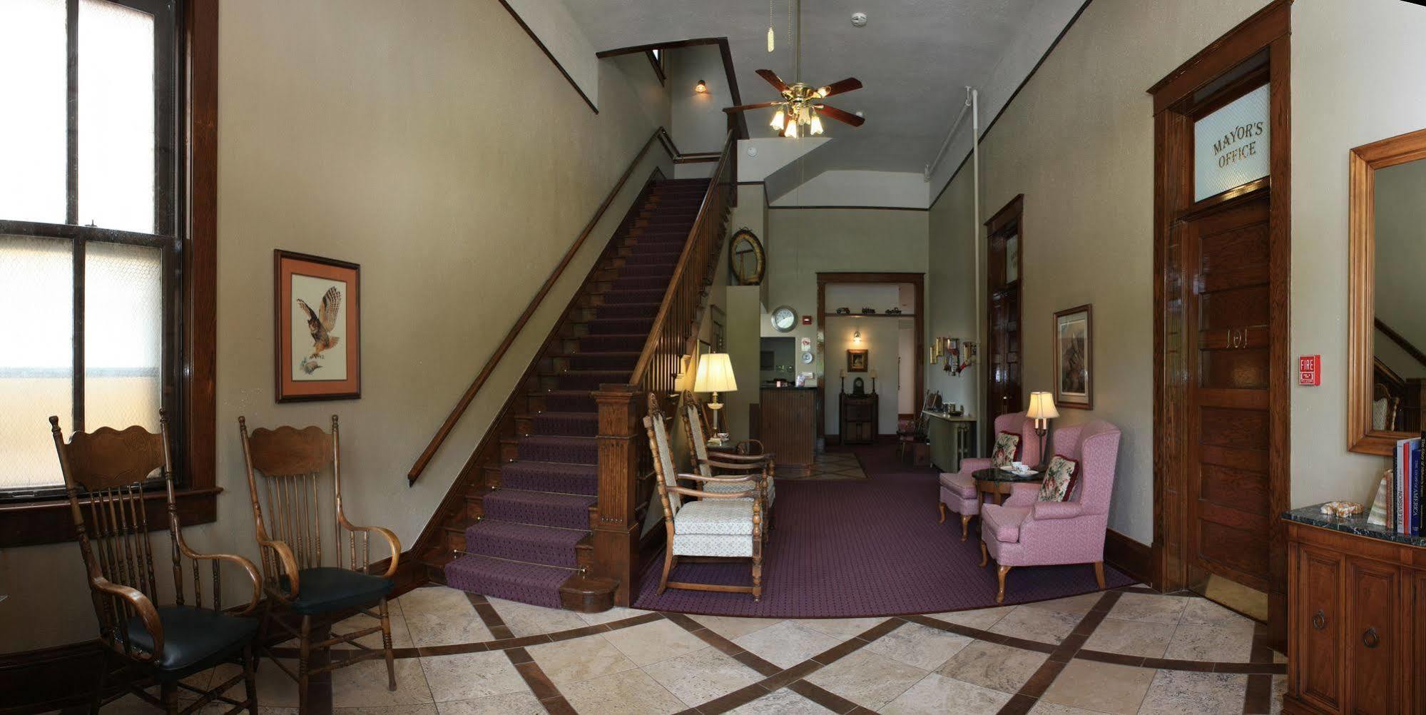 Town Hall Inn Lead 외부 사진