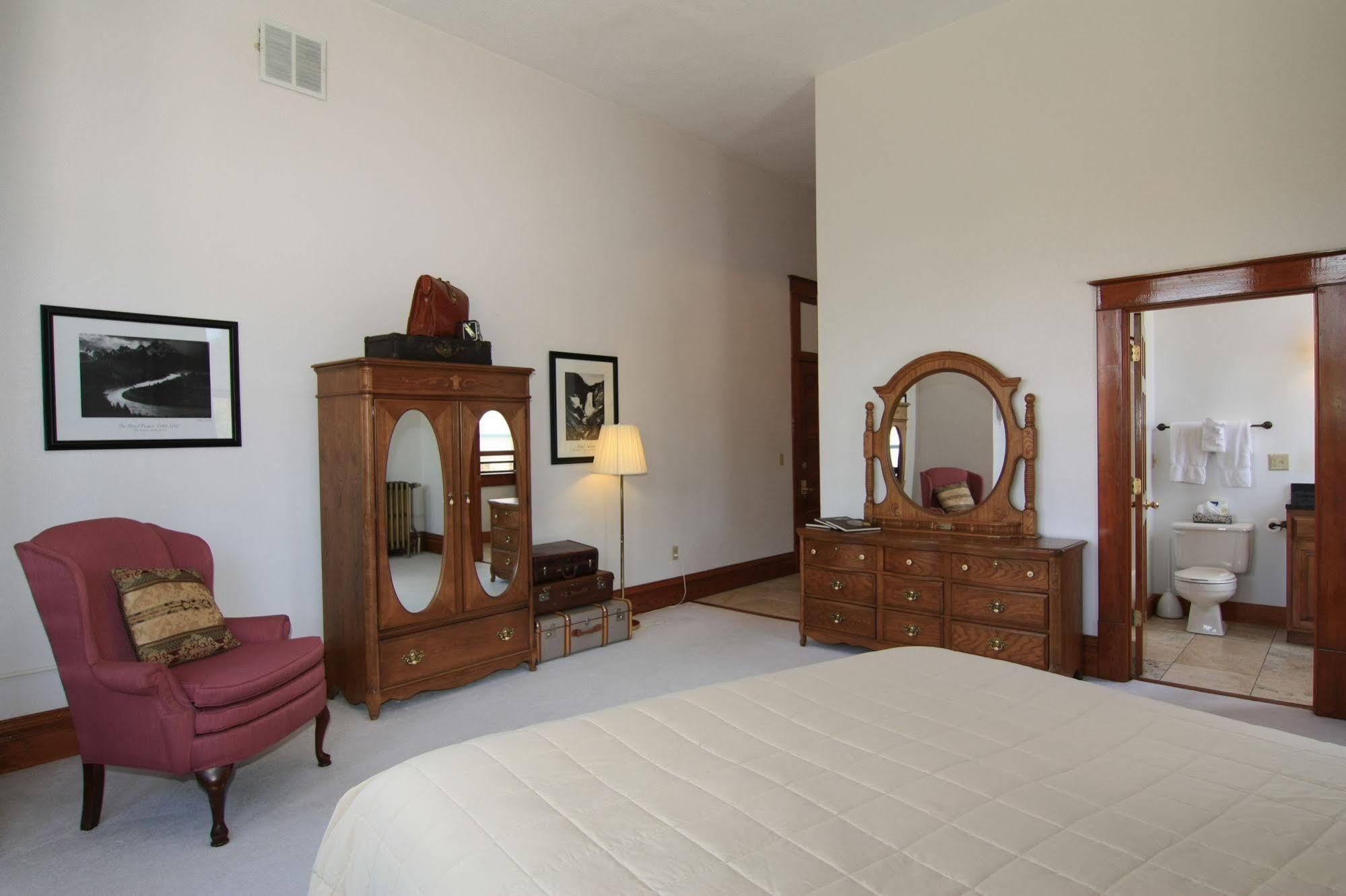 Town Hall Inn Lead 외부 사진